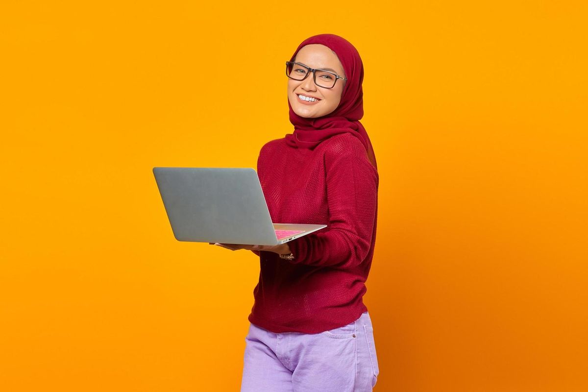 Sistem Perkuliahan Hybrid Learning Kelas Karyawan S2 Magister Hukum