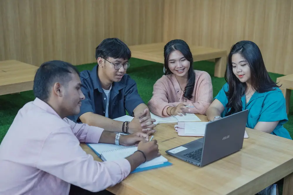 Kuliah S1 Sambil Bekerja dengan Jadwal yang Menyesuaikan Kesibukan Anda