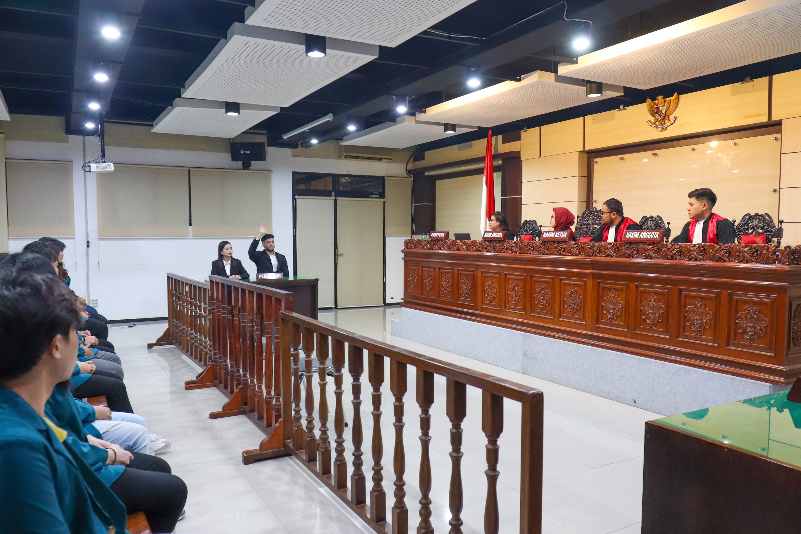 Kuliah S1 Hukum bagi Karyawan yang Ingin Meningkatkan Kompetensi dan Peluang Karier